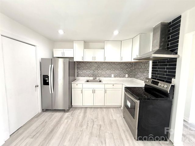 141 Short Hills Drive, Charlotte, NC 28217