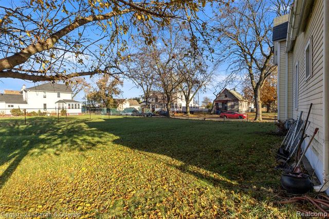 28 E James Street, River Rouge, MI 48218