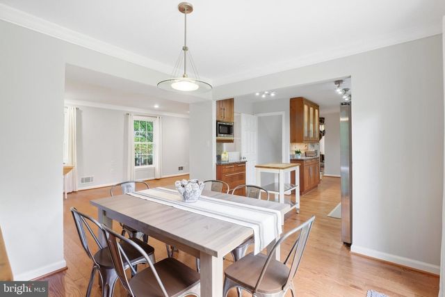 15 GROVEPOINT CT, Potomac, MD 20854