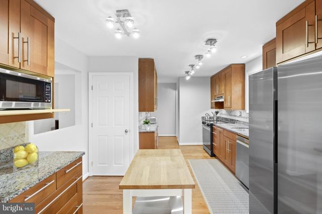 15 GROVEPOINT CT, Potomac, MD 20854