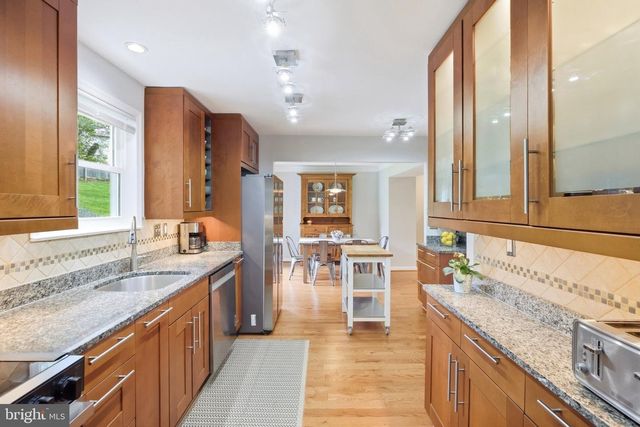 15 GROVEPOINT CT, Potomac, MD 20854