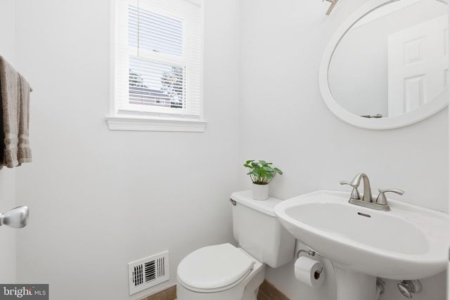 15 GROVEPOINT CT, Potomac, MD 20854