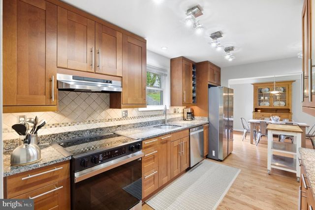 15 GROVEPOINT CT, Potomac, MD 20854