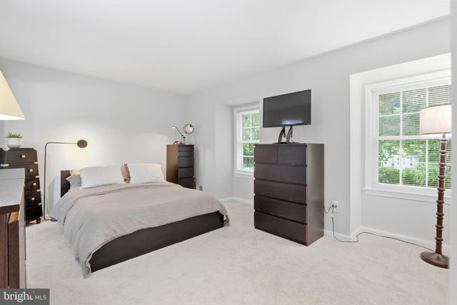 15 GROVEPOINT CT, Potomac, MD 20854