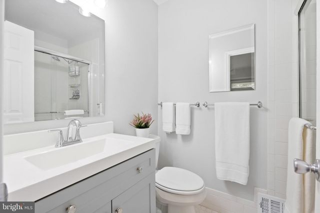 15 GROVEPOINT CT, Potomac, MD 20854
