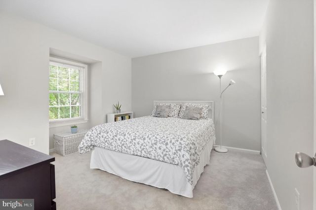 15 GROVEPOINT CT, Potomac, MD 20854