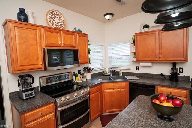2516 Belmont Stakes DR, Virginia Beach, VA 23456
