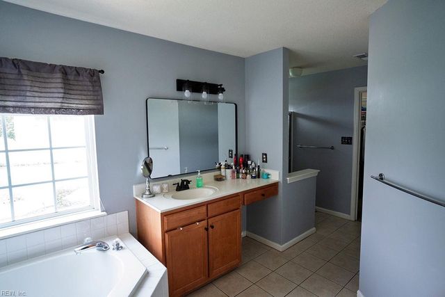 2516 Belmont Stakes DR, Virginia Beach, VA 23456