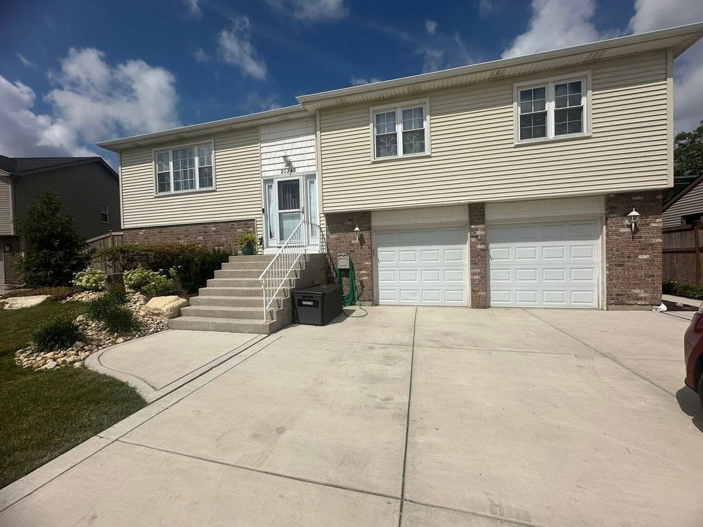 20242 S Rosewood Court, Frankfort, IL 60423