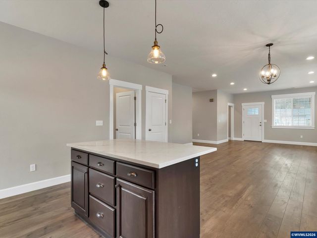 355 SE Juniper St, Mill City, OR 97360