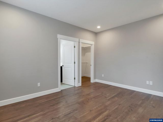 355 SE Juniper St, Mill City, OR 97360