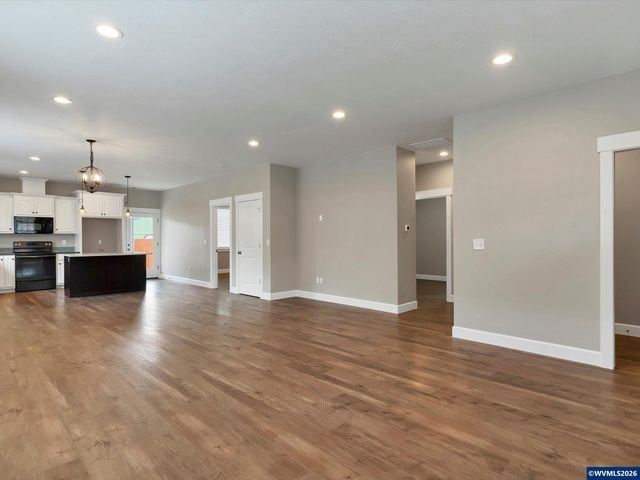 355 SE Juniper St, Mill City, OR 97360