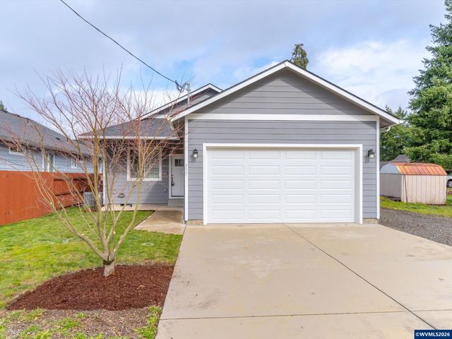 355 SE Juniper St, Mill City, OR 97360