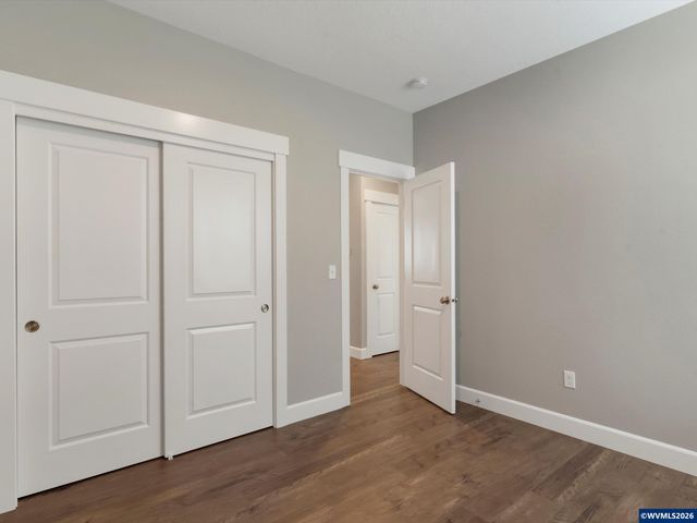 355 SE Juniper St, Mill City, OR 97360