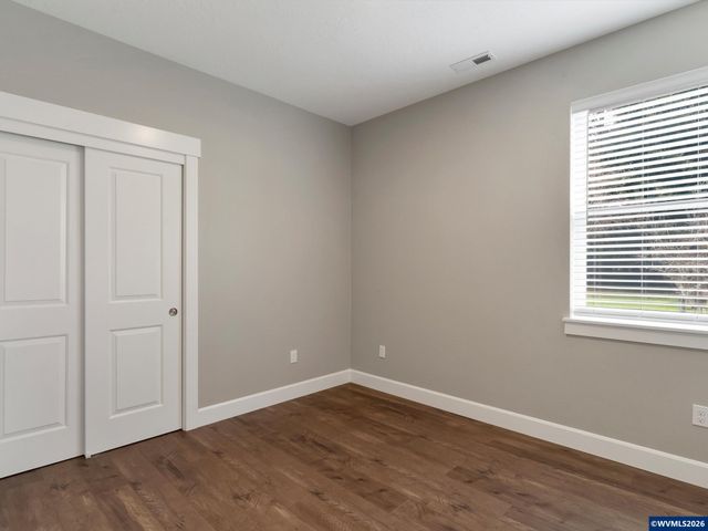 355 SE Juniper St, Mill City, OR 97360