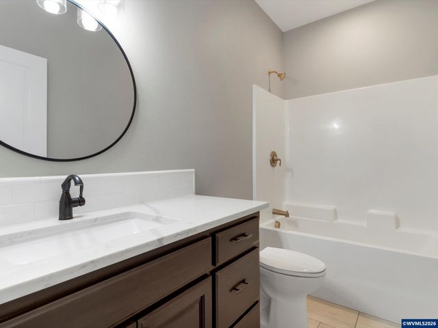 355 SE Juniper St, Mill City, OR 97360