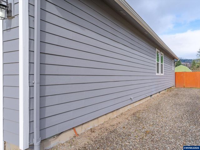 355 SE Juniper St, Mill City, OR 97360