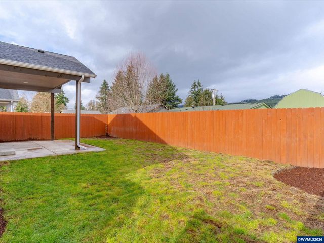 355 SE Juniper St, Mill City, OR 97360