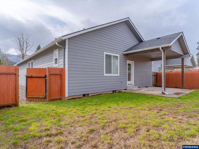 355 SE Juniper St, Mill City, OR 97360