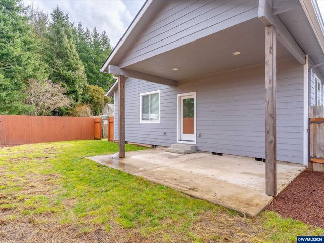 355 SE Juniper St, Mill City, OR 97360