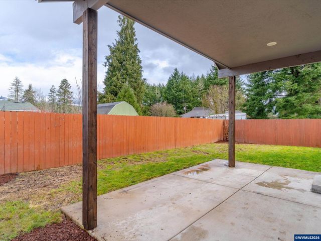 355 SE Juniper St, Mill City, OR 97360