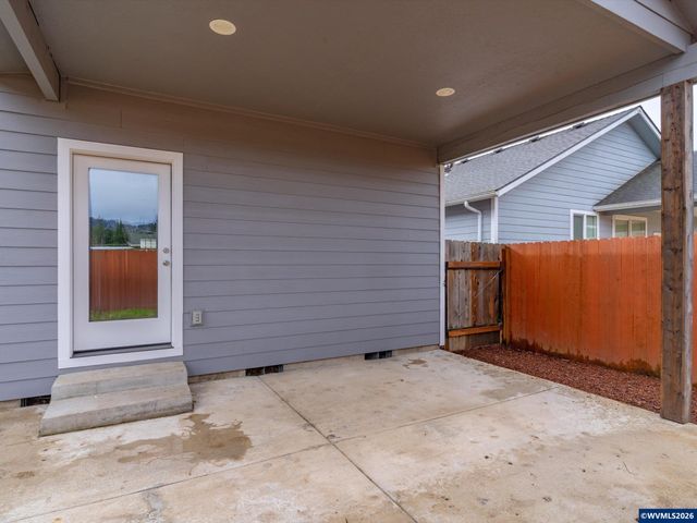 355 SE Juniper St, Mill City, OR 97360