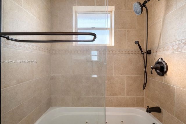 6780 Meade St, Hollywood, FL 33024