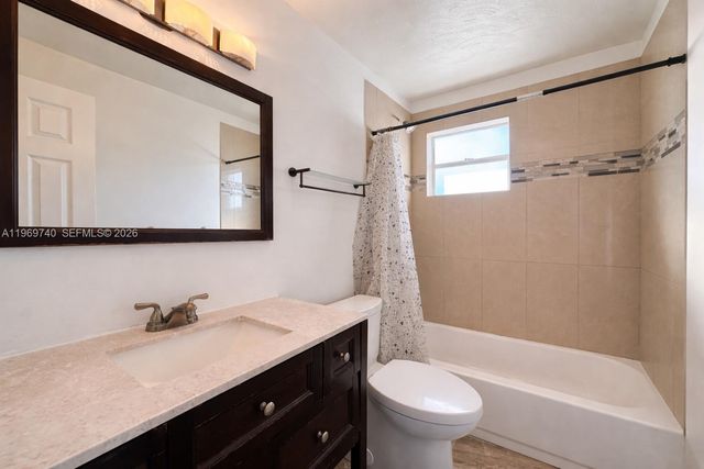 6780 Meade St, Hollywood, FL 33024