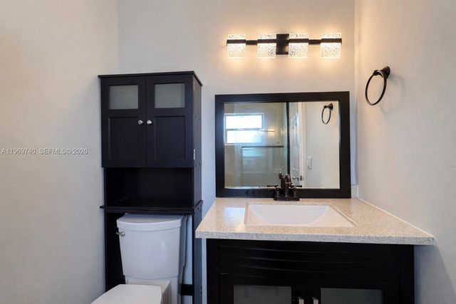 6780 Meade St, Hollywood, FL 33024