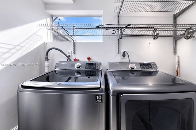 6780 Meade St, Hollywood, FL 33024