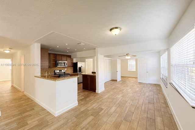 6780 Meade St, Hollywood, FL 33024