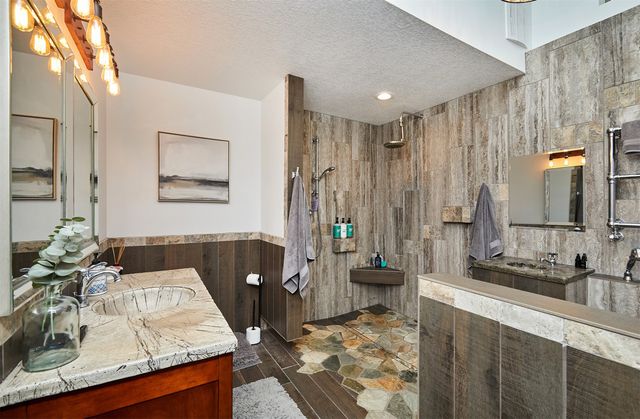 2337 Vintage Lane, St Charles, IA 50240