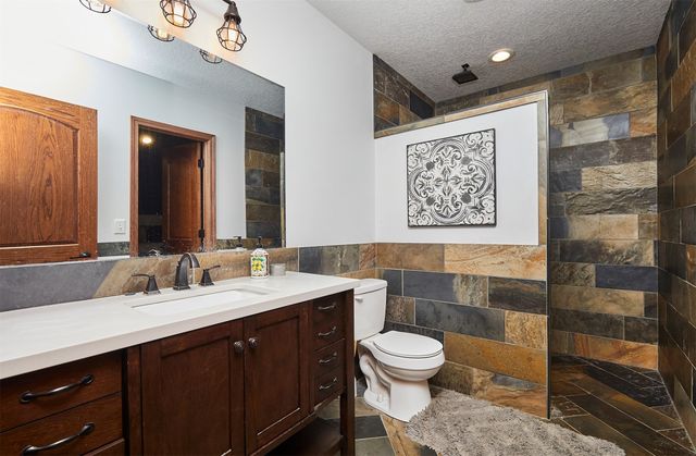 2337 Vintage Lane, St Charles, IA 50240