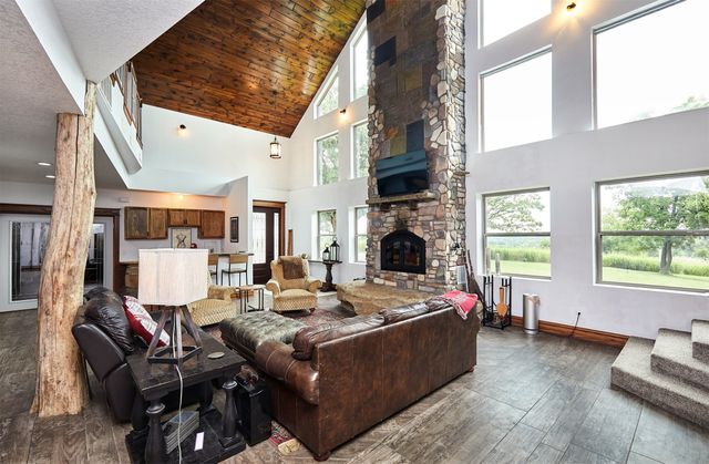 2337 Vintage Lane, St Charles, IA 50240