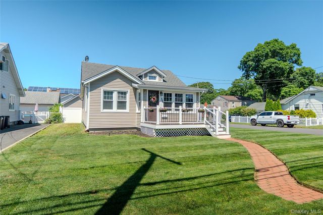 156 Fairview Avenue, Bayport, NY 11705