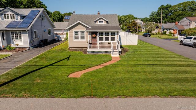 156 Fairview Avenue, Bayport, NY 11705