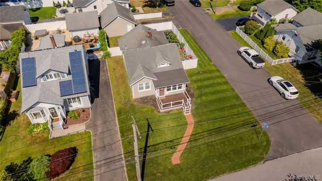 156 Fairview Avenue, Bayport, NY 11705