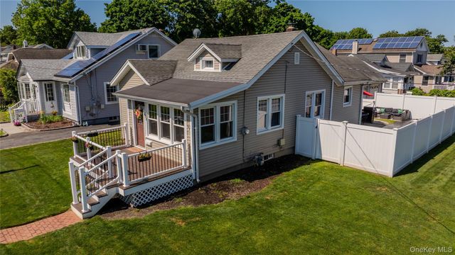 156 Fairview Avenue, Bayport, NY 11705