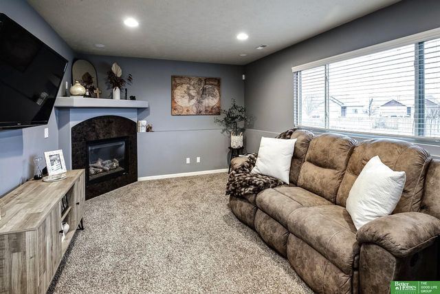 16440 Cary Street, Omaha, NE 68136