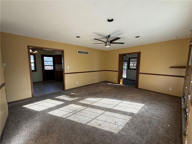 8200 E 104th Terrace, Kansas City, MO 64134