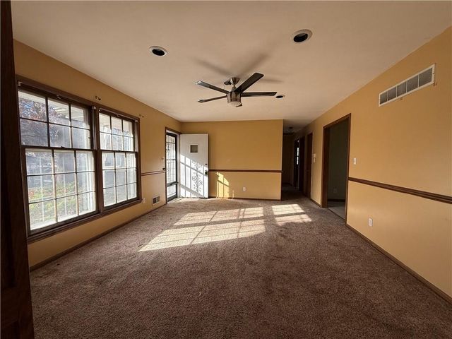 8200 E 104th Terrace, Kansas City, MO 64134