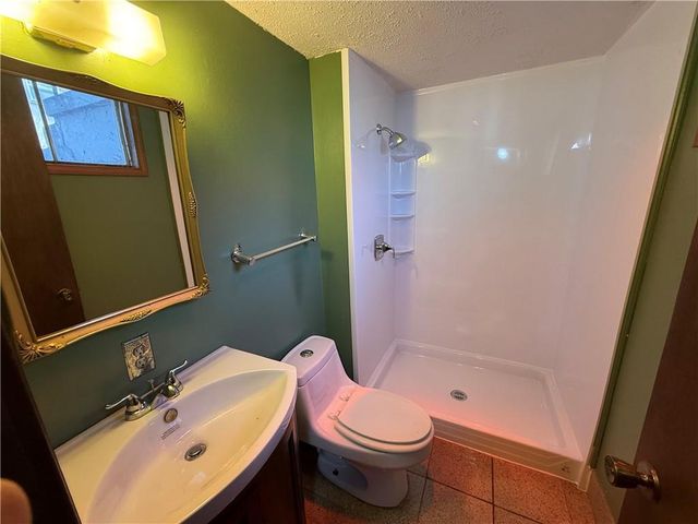 8200 E 104th Terrace, Kansas City, MO 64134