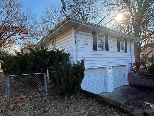 8200 E 104th Terrace, Kansas City, MO 64134