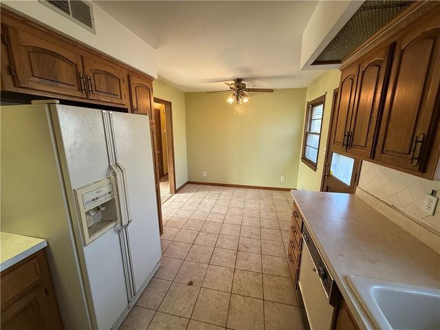 8200 E 104th Terrace, Kansas City, MO 64134