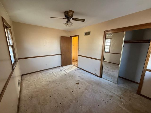 8200 E 104th Terrace, Kansas City, MO 64134