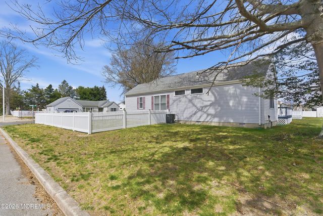 101 Foxwood Lane, Forked River, NJ 08731