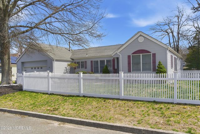 101 Foxwood Lane, Forked River, NJ 08731