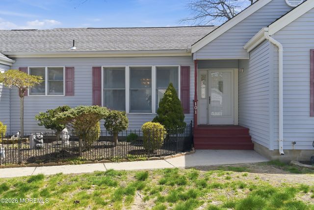 101 Foxwood Lane, Forked River, NJ 08731