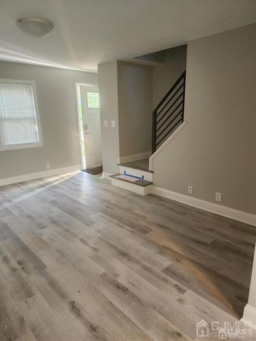 3 Elm Court, Metuchen, NJ 08840