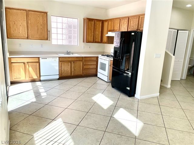 8233 Strawberry Spring Street, Las Vegas, NV 89143